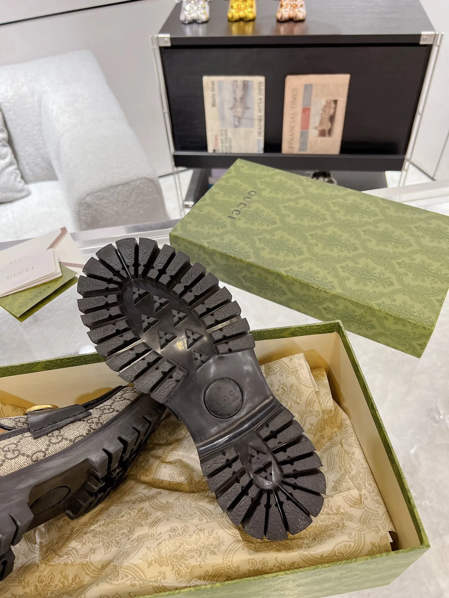 👟👟Ex-factory price 560👟👟 Male +10 Gucci Gucci 2023 early spring new product! The original version is developed into a higher version. Both men and women have open edge beads to ensure consistent quality. Size: 35-41# for women and 39-45# for men.
